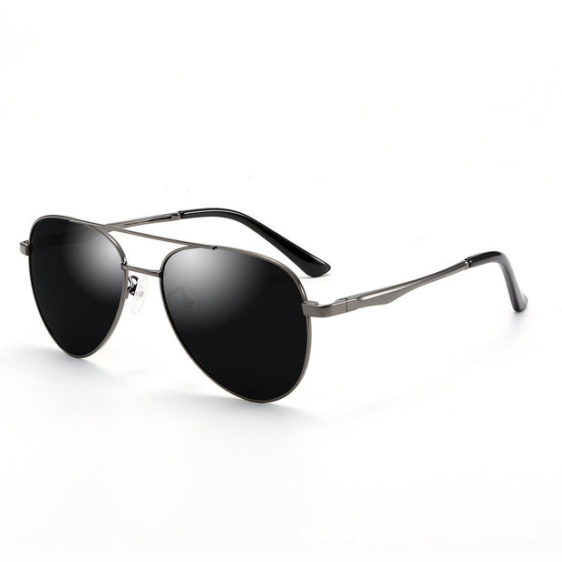 The new style goes with classic vintage sunglasses with sunglass lenses